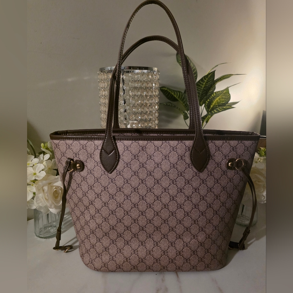 Chic Designer Patterned Tote Bag - Picture 4 of 8